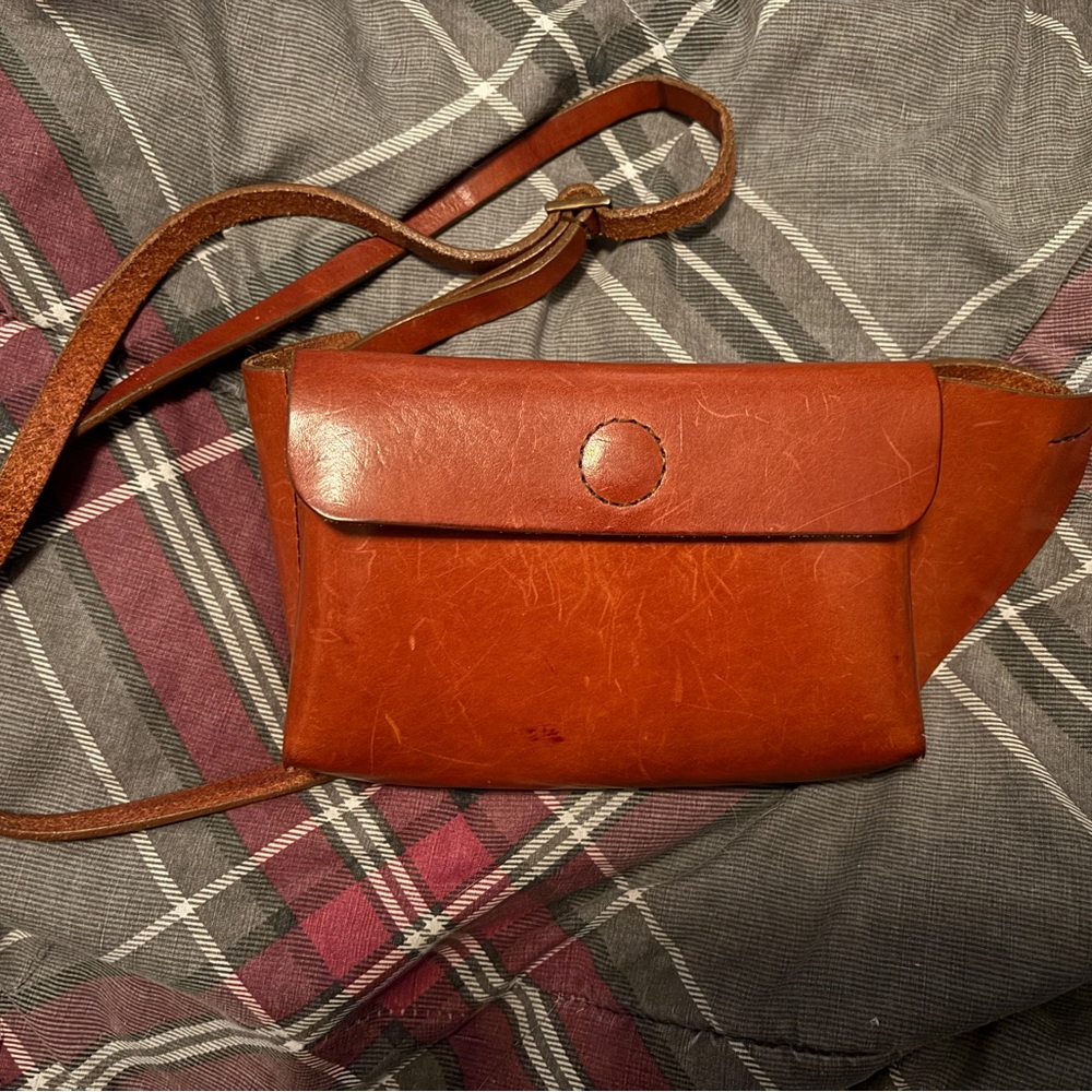 Stylish Tan Leather Crossbody Bag